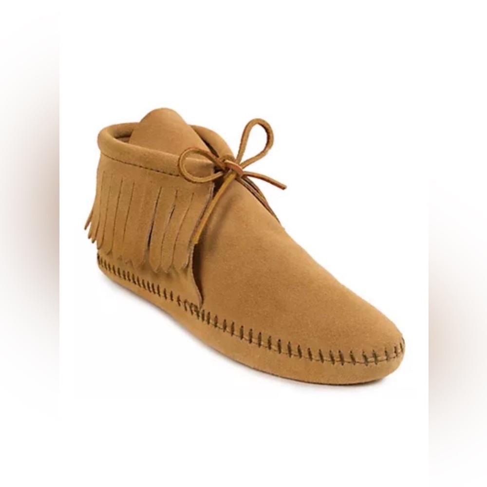 Minnetonka Women’s Moccasins size 7.5 soft suede